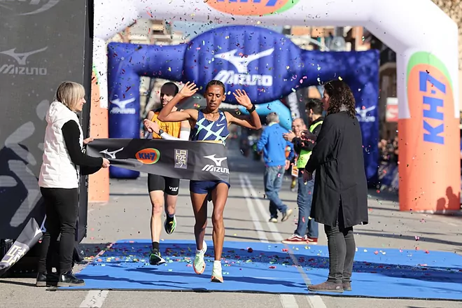 Atleta ipovedente vince la mezza maratona di Granollers con il secondo miglior tempo mondiale dell'anno