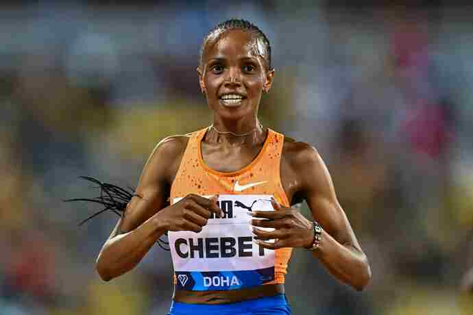 Record del mondo della keniana Beatrice Chebet nei 10.000  metri