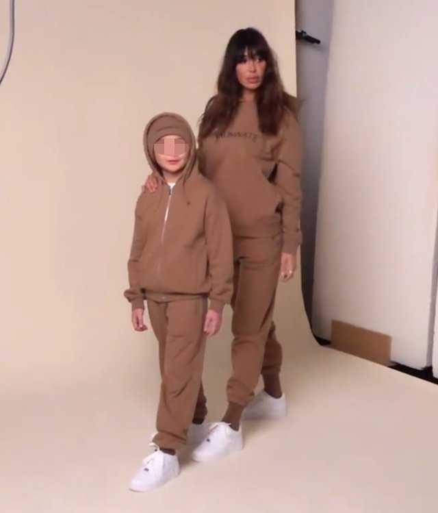 Belen il figlio Santiago debutta come modello per il brand della mamma
