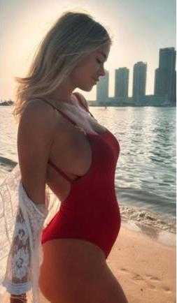 Diletta Leotta incinta mostra il pancino in bikini in vacanza a Dubai
