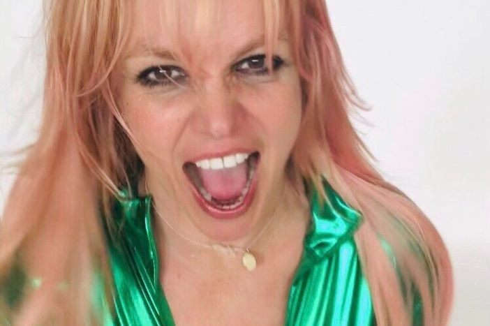 Britney Spears infuriata: â€œAvrei dovuto schiaffeggiare lei e mia mamma!â€�