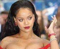 Rihanna Ã¨ stata costretta a chiamare la polizia un uomo si Ã¨ introdotto in casa per chiederle di sposarlo