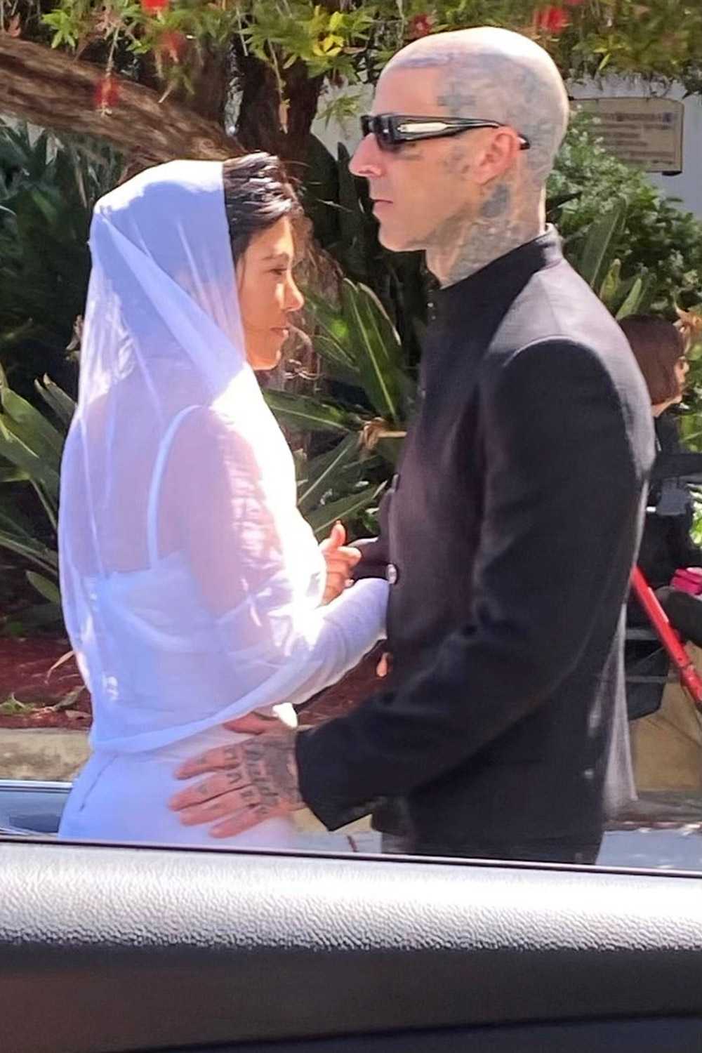 Kourtney Kardashian e Travis Barker si sono sposati ma questa volta davvero