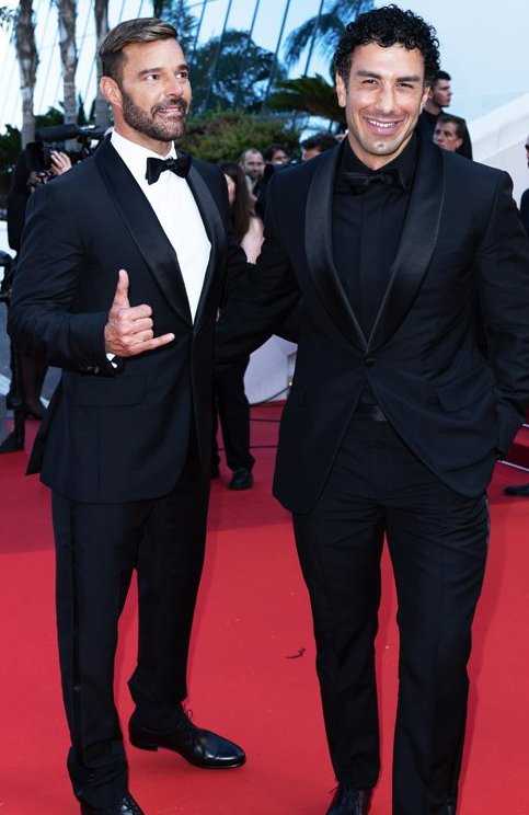 Ricky Martin e il marito Jwan Yosef mano nella mano sulla Croisette a Cannes
