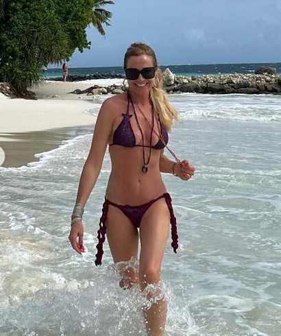 Federica Panicucci relax alle Maldive con i figli in bikini Ã¨ strepitosa