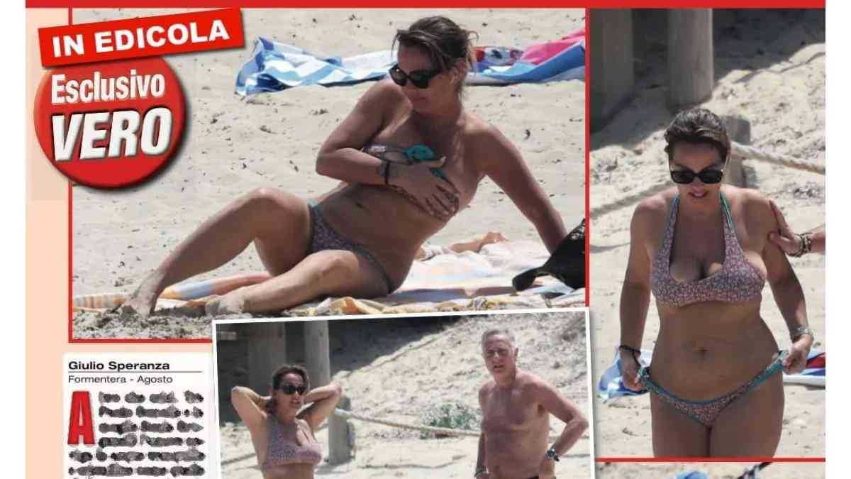 Sonia Bruganelli e Paolo Bonolis in vacanza a Formentera lei indossa un bikini da capogiro