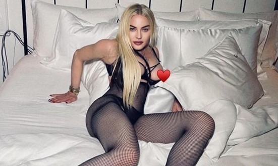 Madonna, piÃ¹ filtri che anni: le foto della star 63enne conquistano Instagram