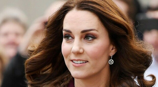 Kate Middleton, il segreto di bellezza Ã¨ una Â«terapia al veleno d'apiÂ» consigliata da Camilla