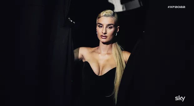 X Factor 2022, Beatrice Quinta fuori di seno manda in estasi Morgan: Â«Ãˆ una f**aÂ»